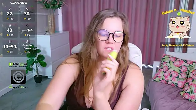 KellyKleine webcam