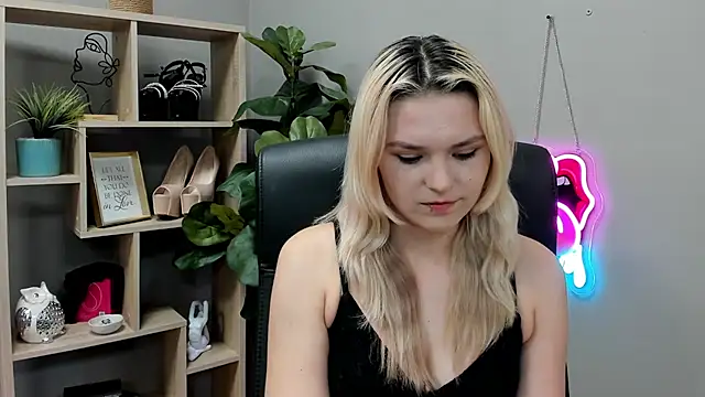SweetLilyxo live cam on StripChat