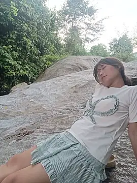 Linda-yiyi live cam
