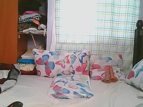 Queen_tits live cam on StripChat