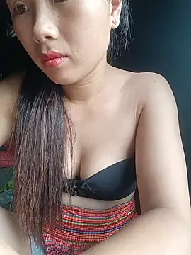HeresThuy22 webcam