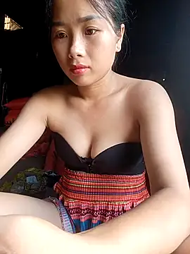 HeresThuy22 webcam