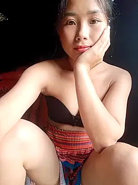 HeresThuy22 webcam