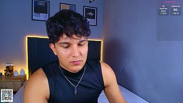 Leo_Savage_ webcam