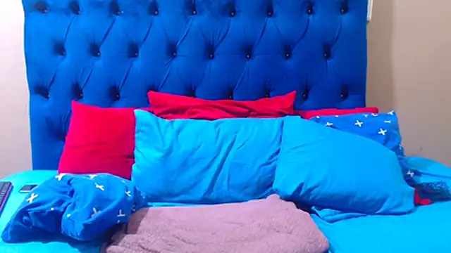 ebonycandy10 live cam on StripChat