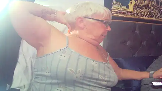 Playful_MILF_Demi webcam