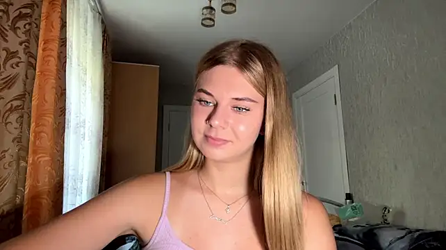 HoneysPiee webcam