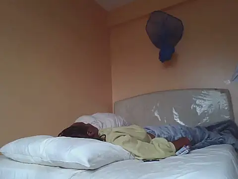 pinky-lips webcam