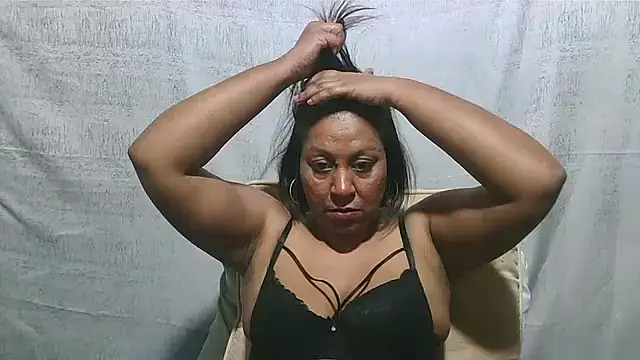 IndianSexyMilf69 webcam