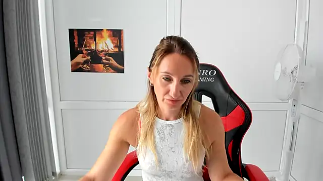 LilyDreamm webcam