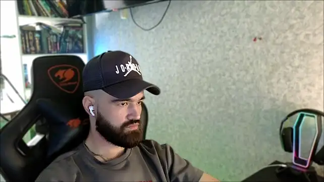 _Serious_Man webcam