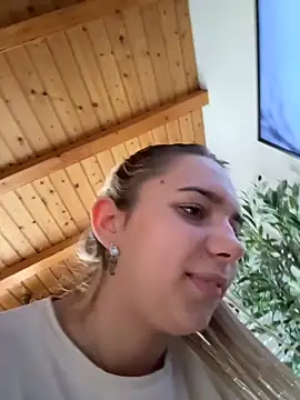 Naomi-Klein live cam on StripChat