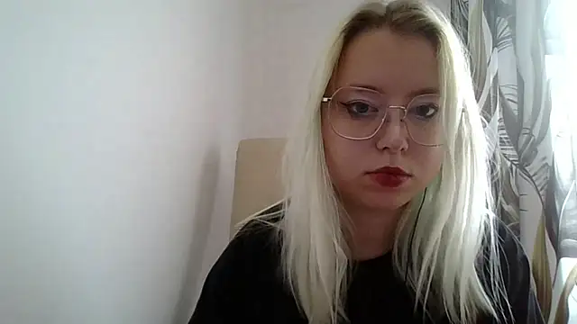 MaddieTeen live cam on StripChat