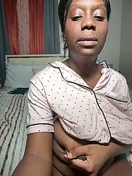 Topgyalmel live cam on StripChat