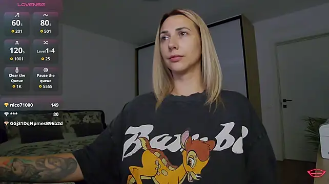 KhloeK webcam