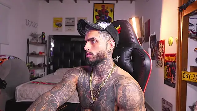 logan_hugh8 webcam