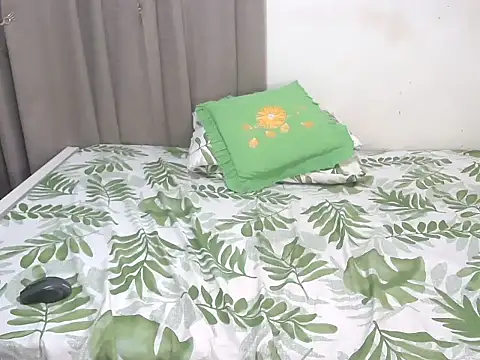 Hotpeachyx webcam