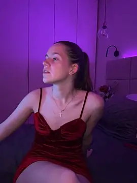 PeachCheeks_ webcam