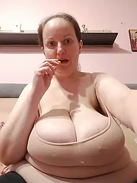 BustyLadyAlma webcam