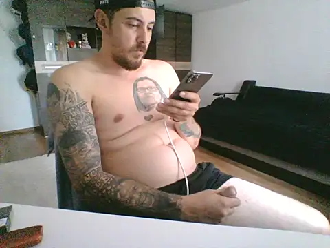 DaNNyeL016 live cam on StripChat