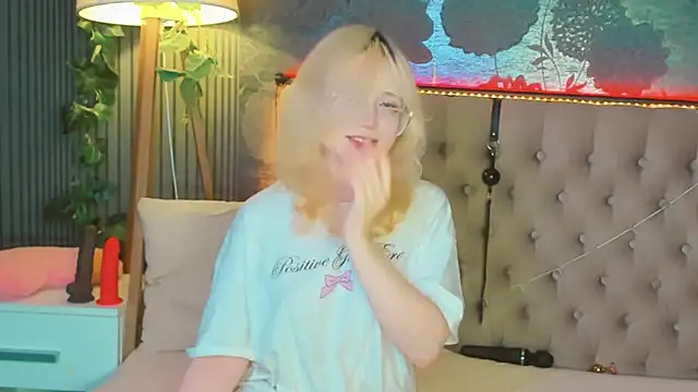 EmilyAngells webcam