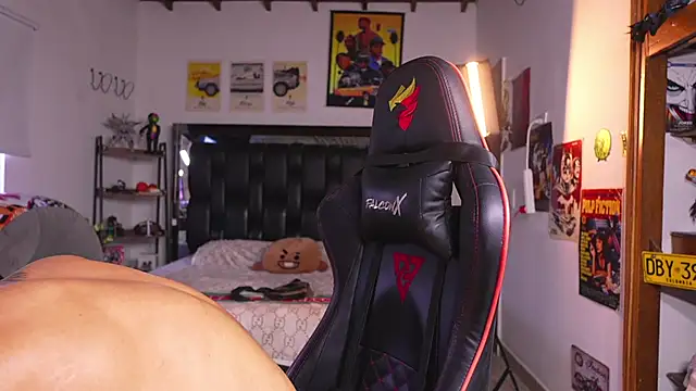 logan_hugh8 webcam