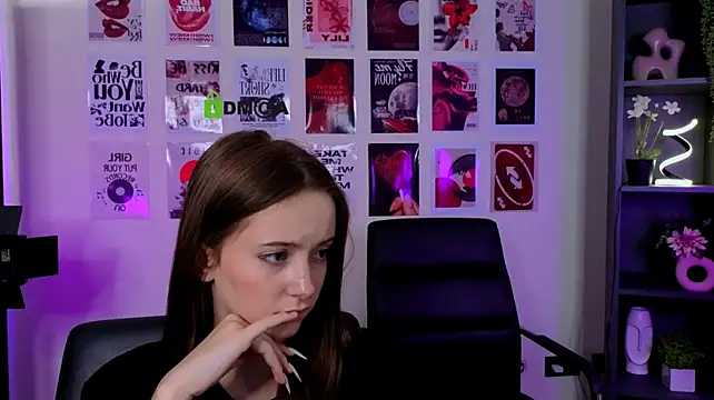 chloe_ley webcam