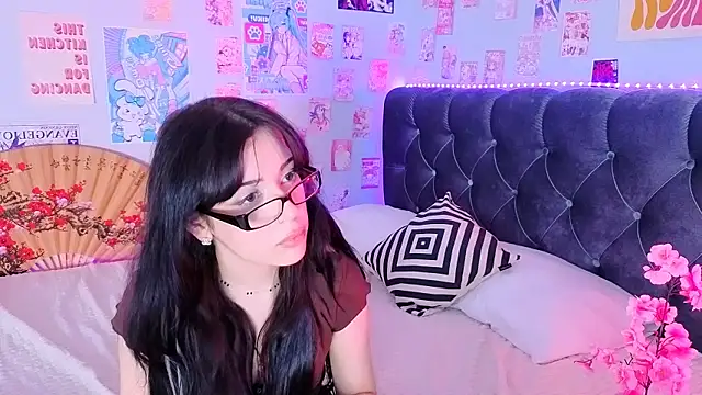 CrystalL0vee webcam