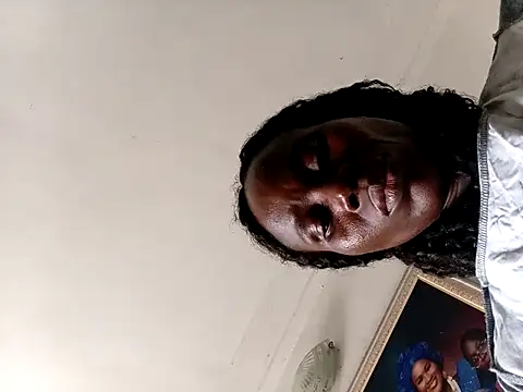 Prittty_slim_pussie webcam