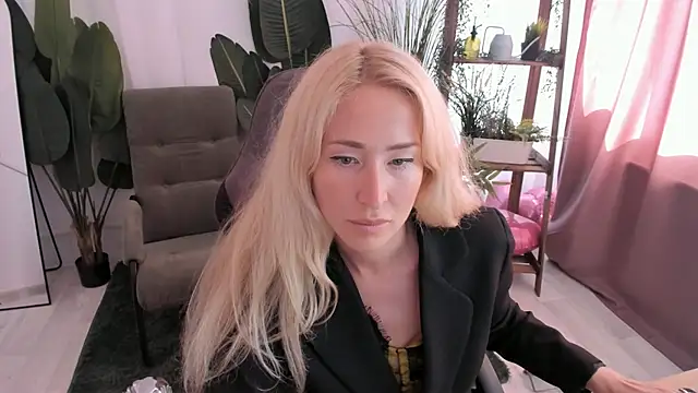 AstraMonroe webcam