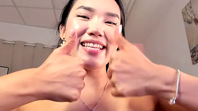 Divine_Madeleine webcam