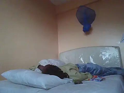 pinky-lips webcam