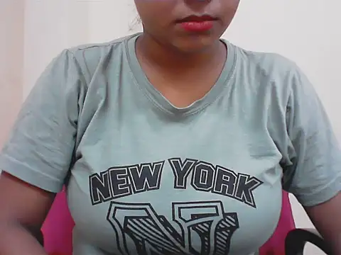 LovingPihu webcam