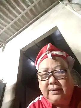 YourMomy- webcam