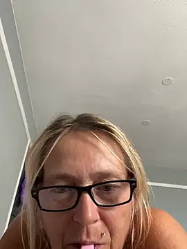 Blondnboujee53