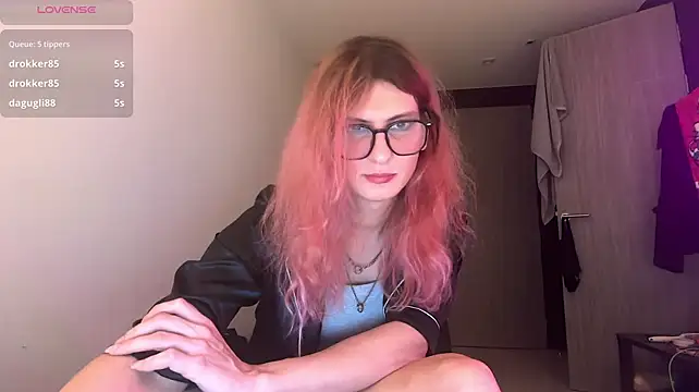 AlicePinkhead webcam