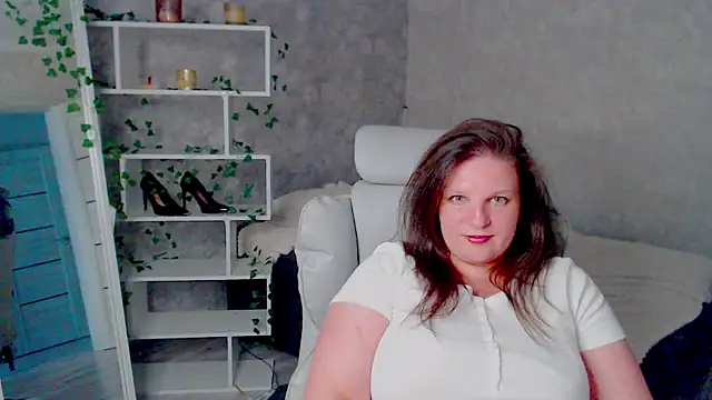 MilaLluna webcam