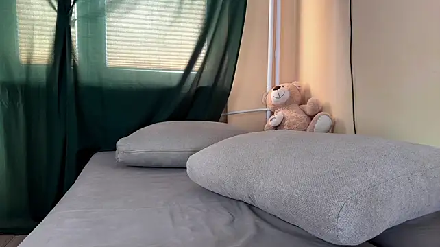 MissLuxxi webcam