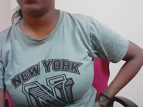 LovingPihu webcam