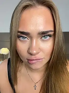 MonicaWestt webcam