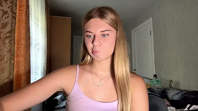 HoneysPiee webcam