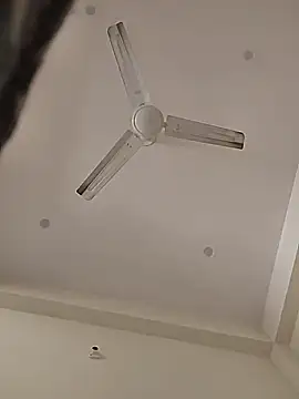Realcumshow webcam