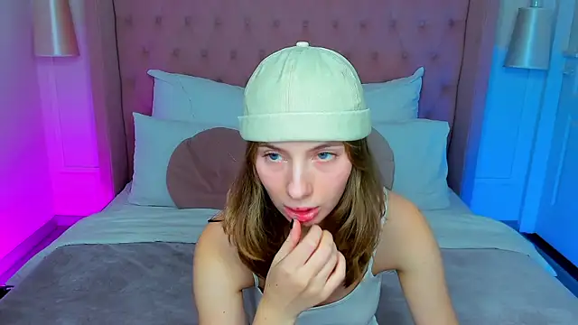 EricaLow webcam