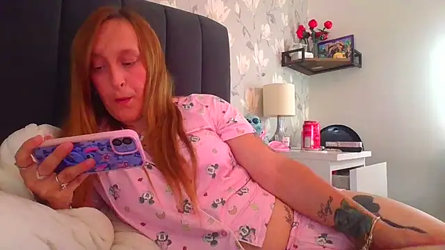 LucyRoseMae webcam