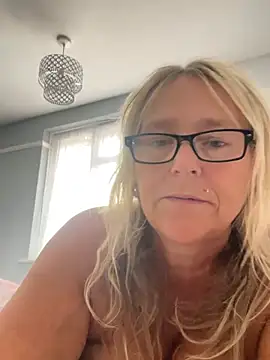 Blondnboujee53