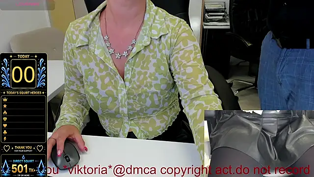 squirt_milf_viktoria live cam on StripChat