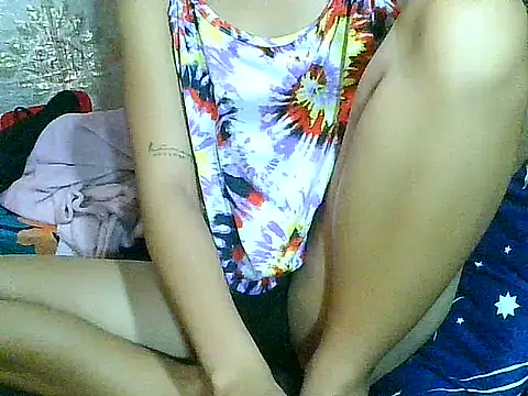 PinaySkinnyGirl webcam