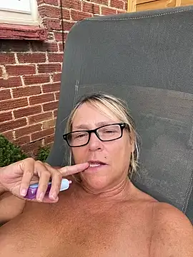 Blondnboujee53