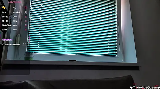 TrixieVibeQueen webcam