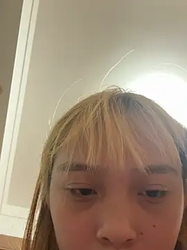 yangyang520-18girl webcam